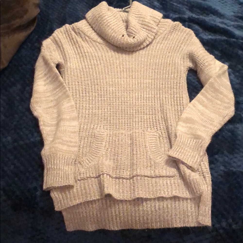 Women’s S high low turtle neck sweater